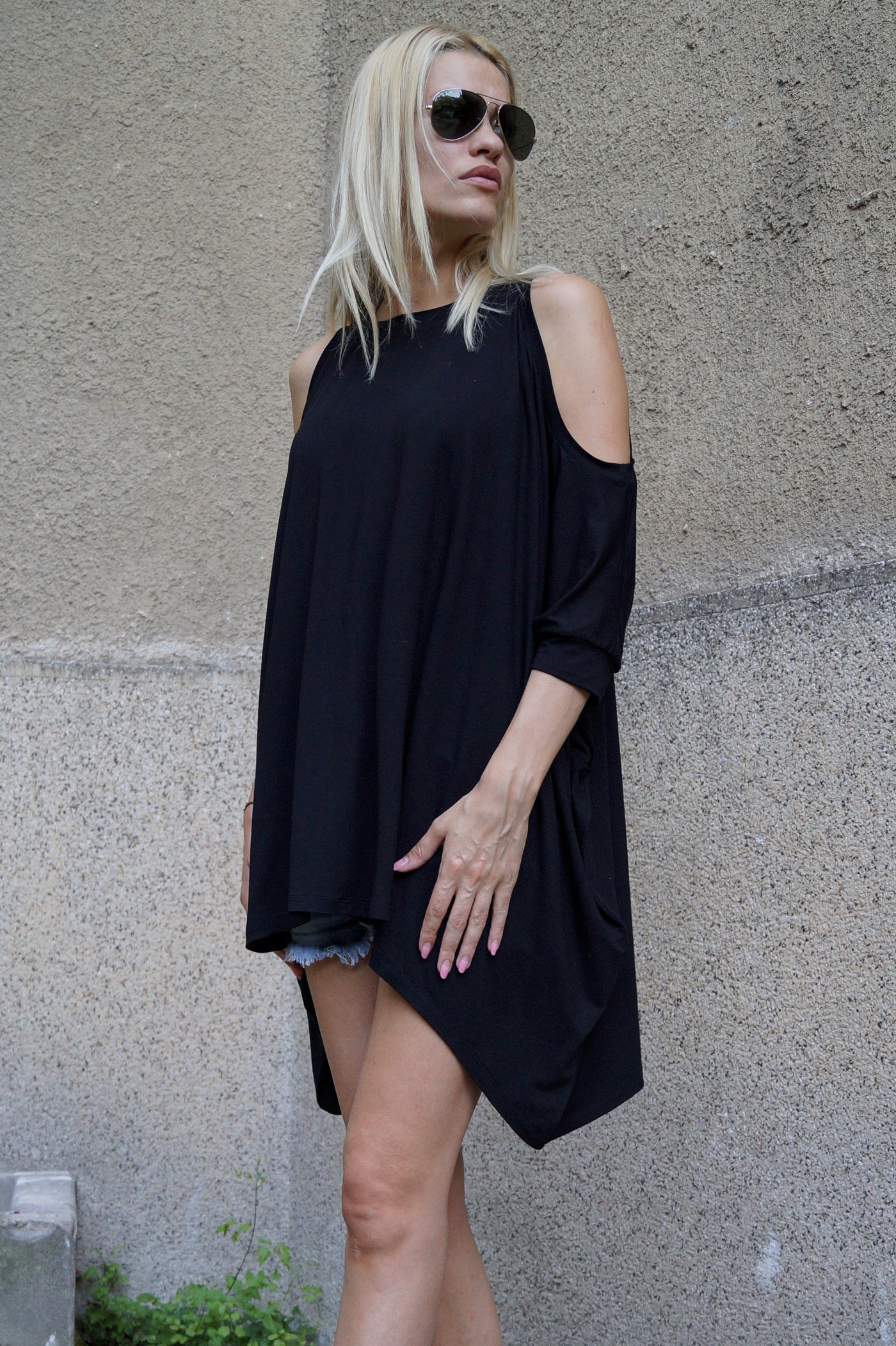 Convertible black dress with open shoulders F1611