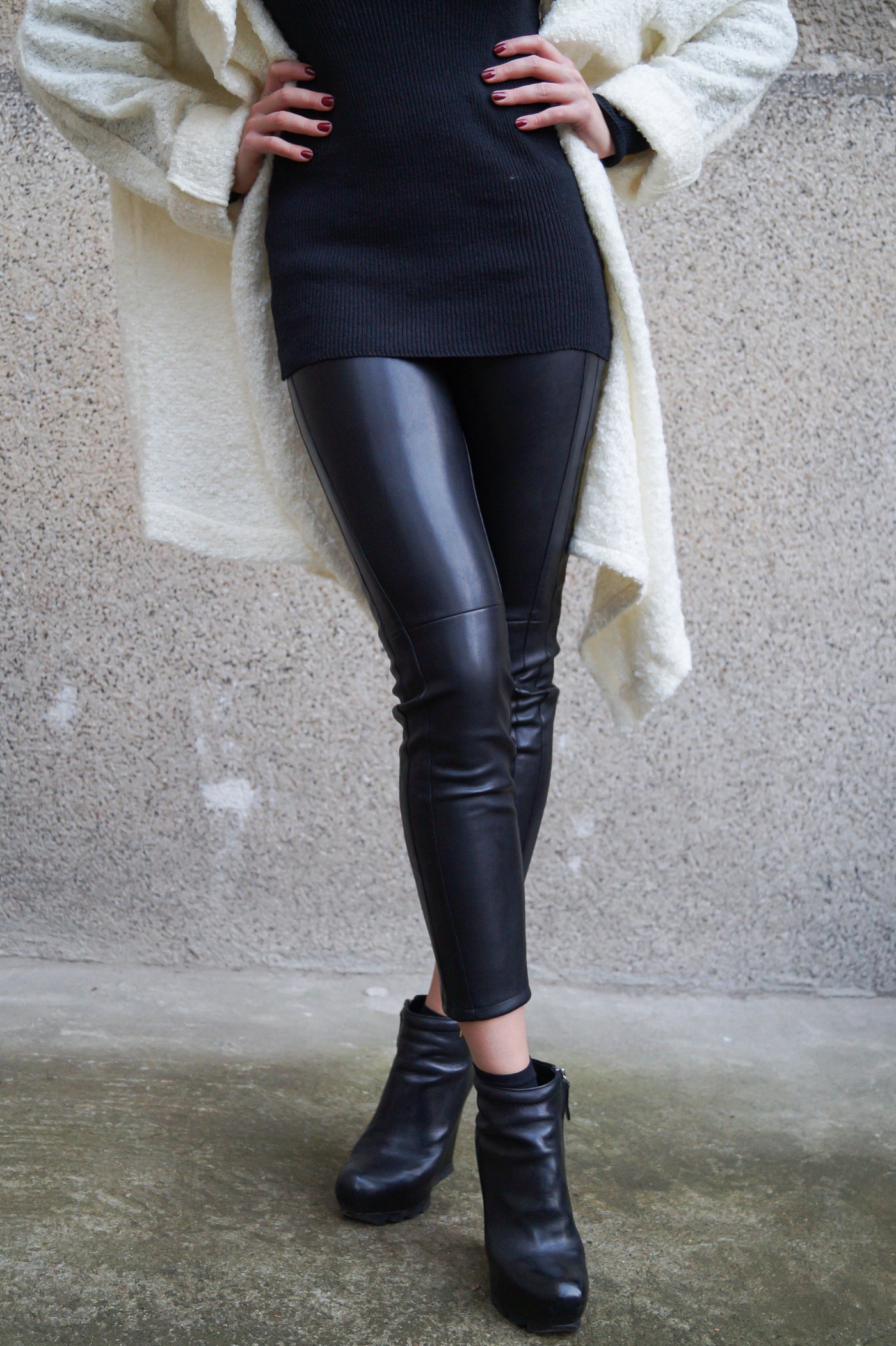 Black vegan leather pants with zipper F1104