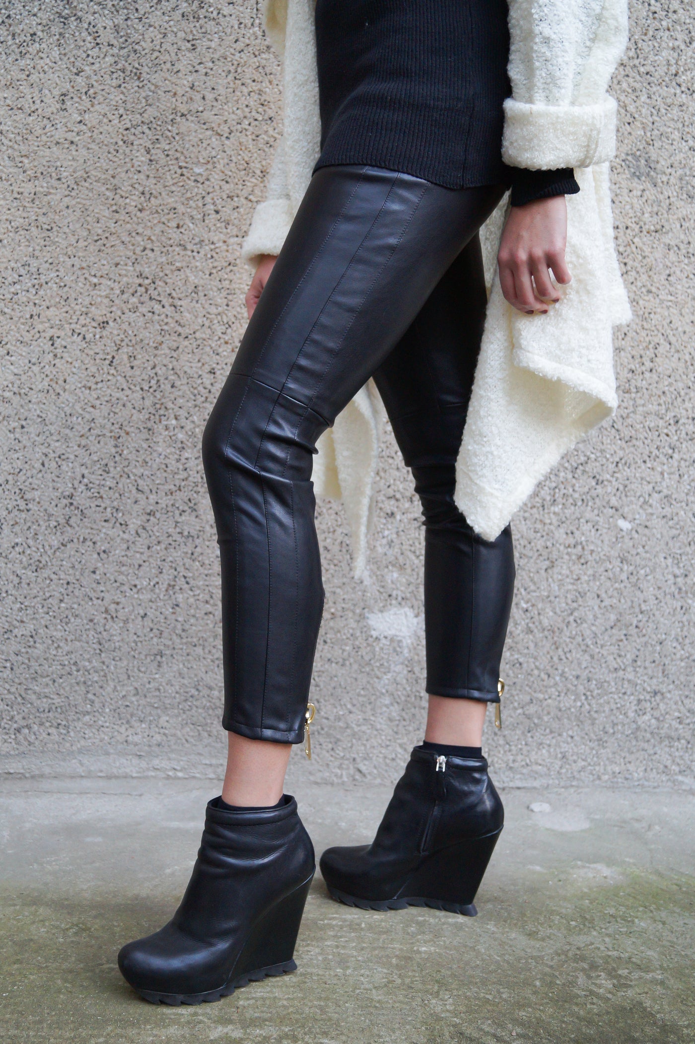 Black vegan leather pants with zipper F1104