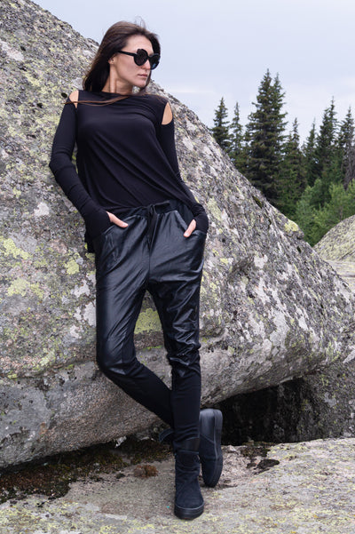 Black vegan leather slouchy pants F1714