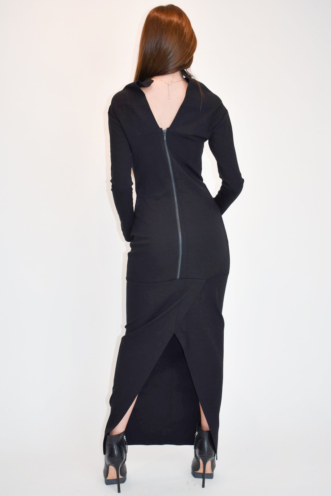 Asymmetrical maxi dress with open back F1916