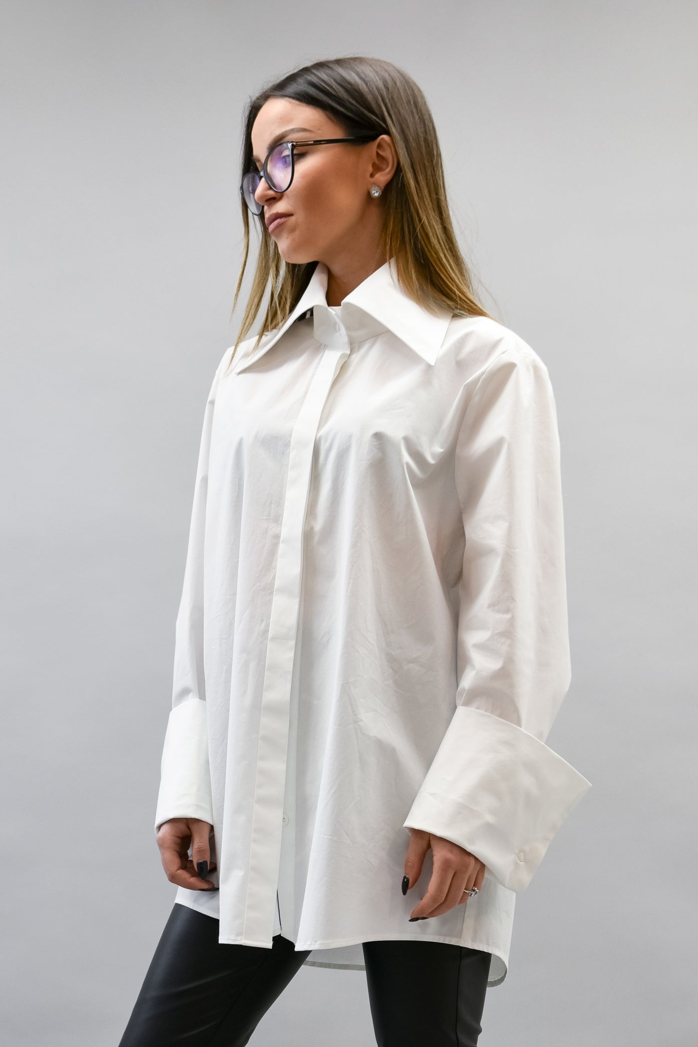 Oversized white shirt F2203