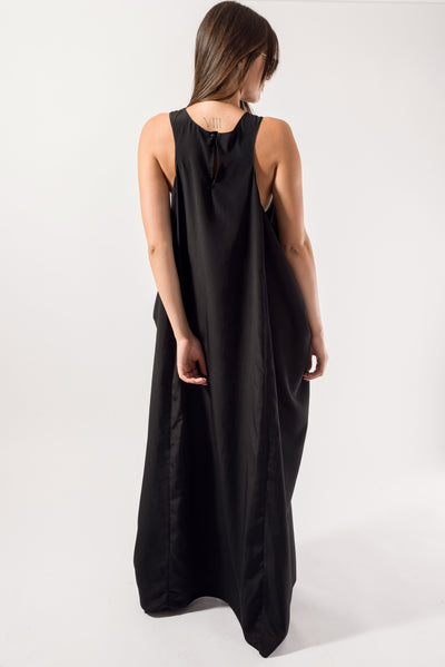 Black maxi dress with open back F1829
