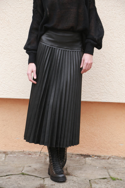 Pleated faux soleil leather skirt F1565