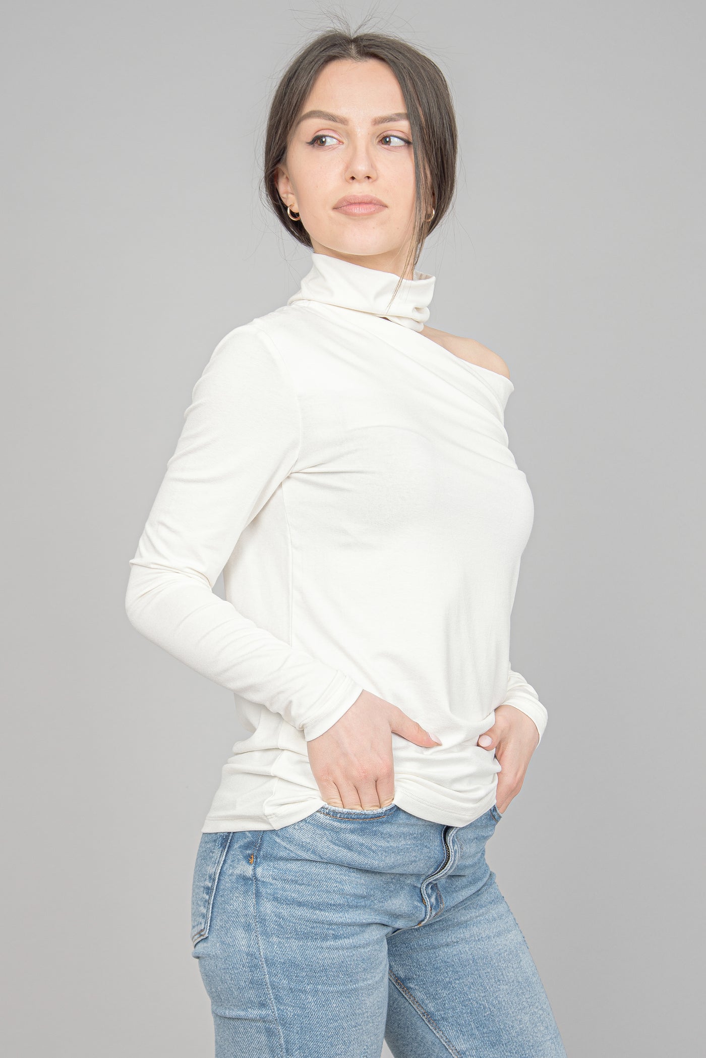White one shoulder top F2288