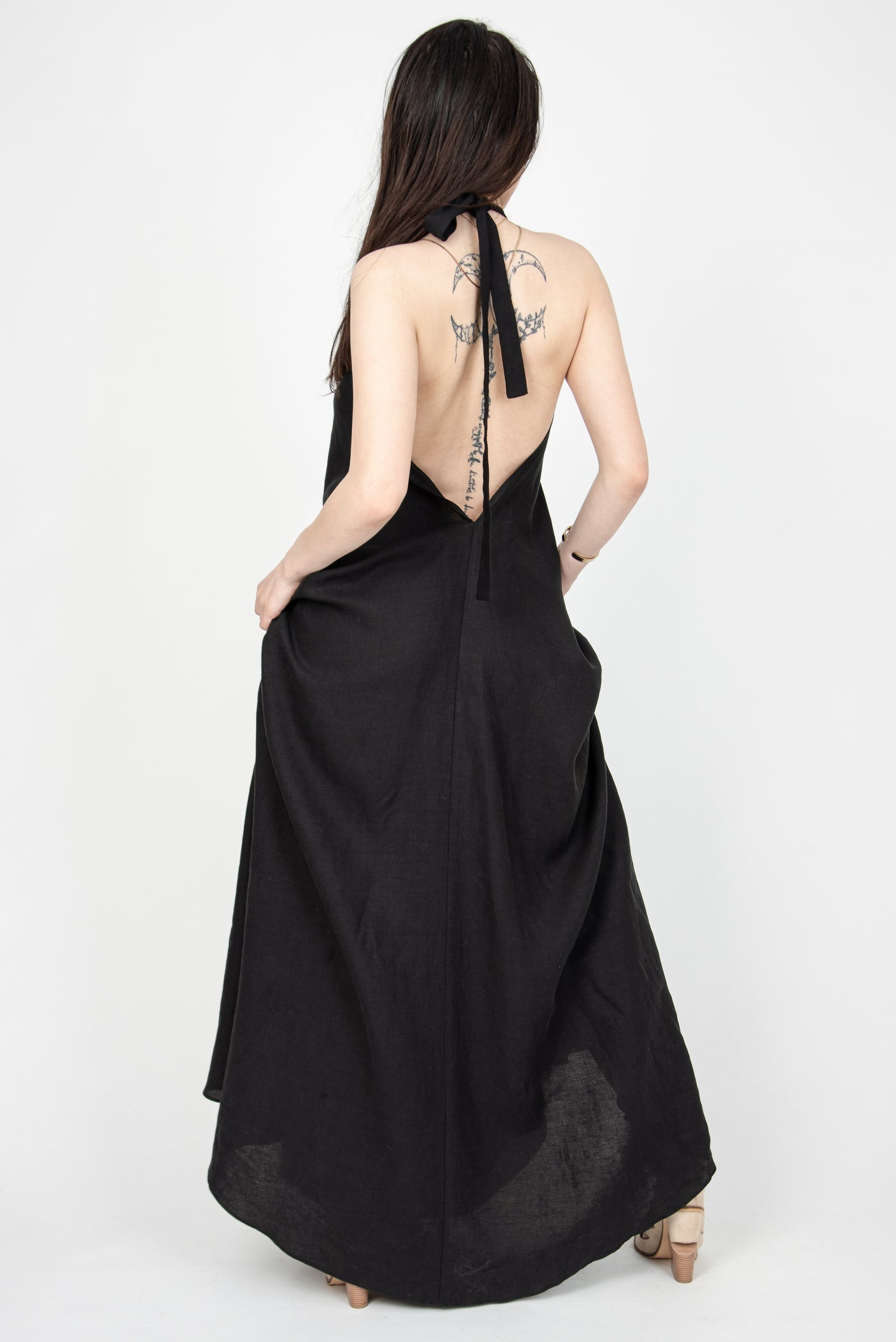Linen dress with open back F2301