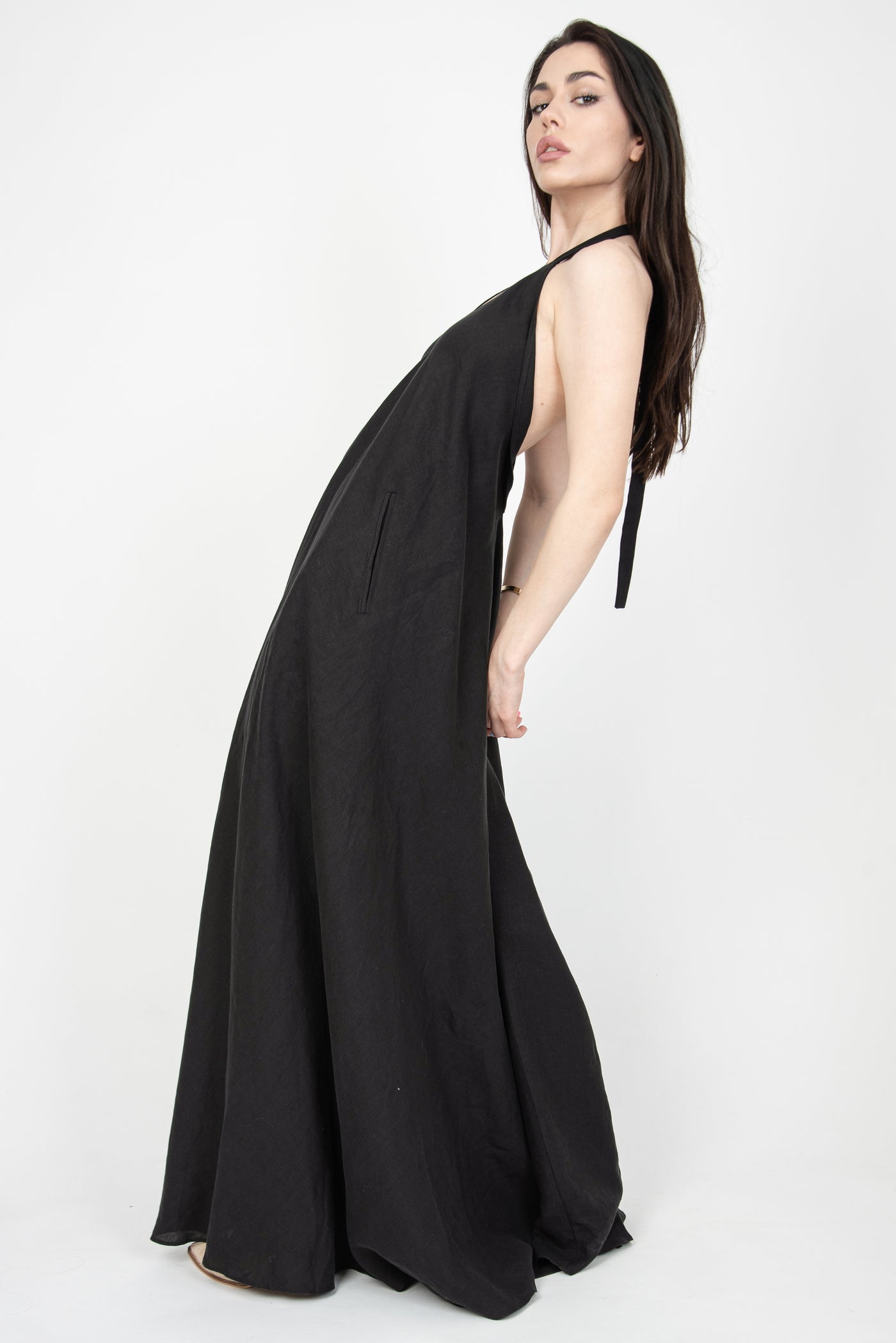 Linen dress with open back F2301