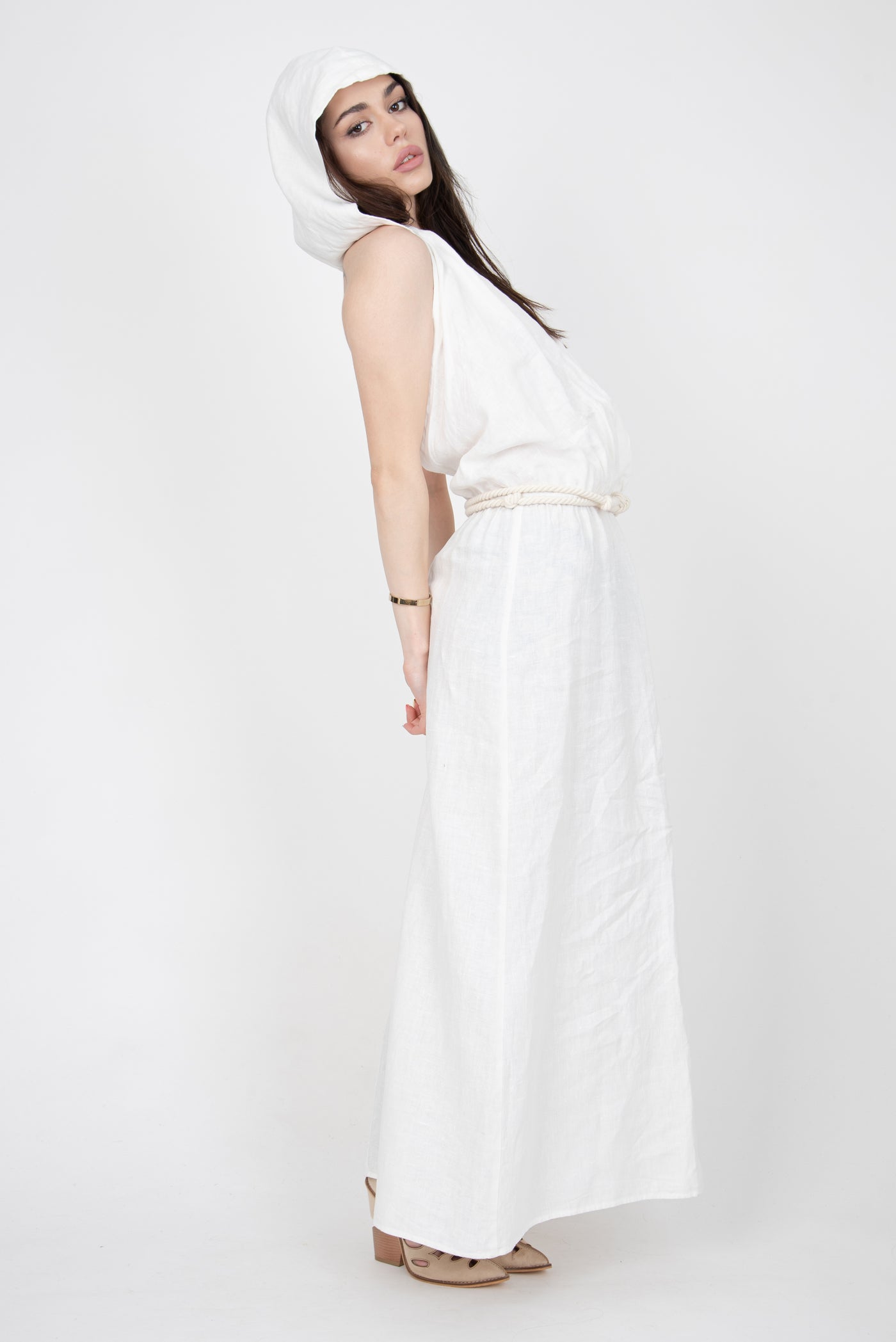 Hooded linen dress with open back F2305