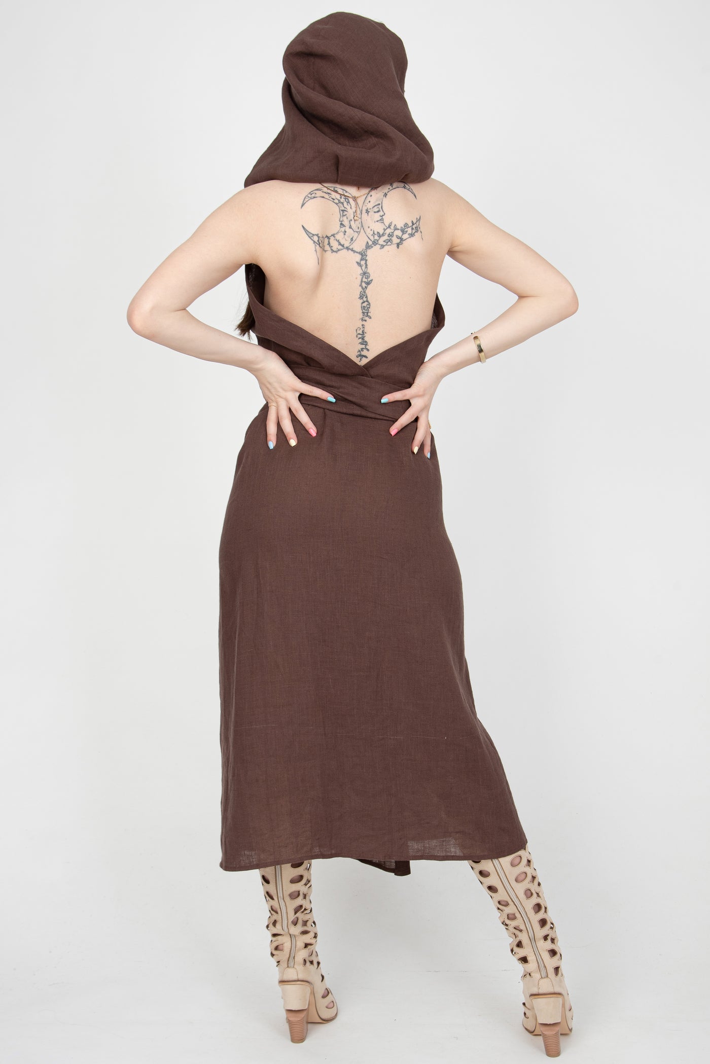 Brown hooded dress with open back F2311