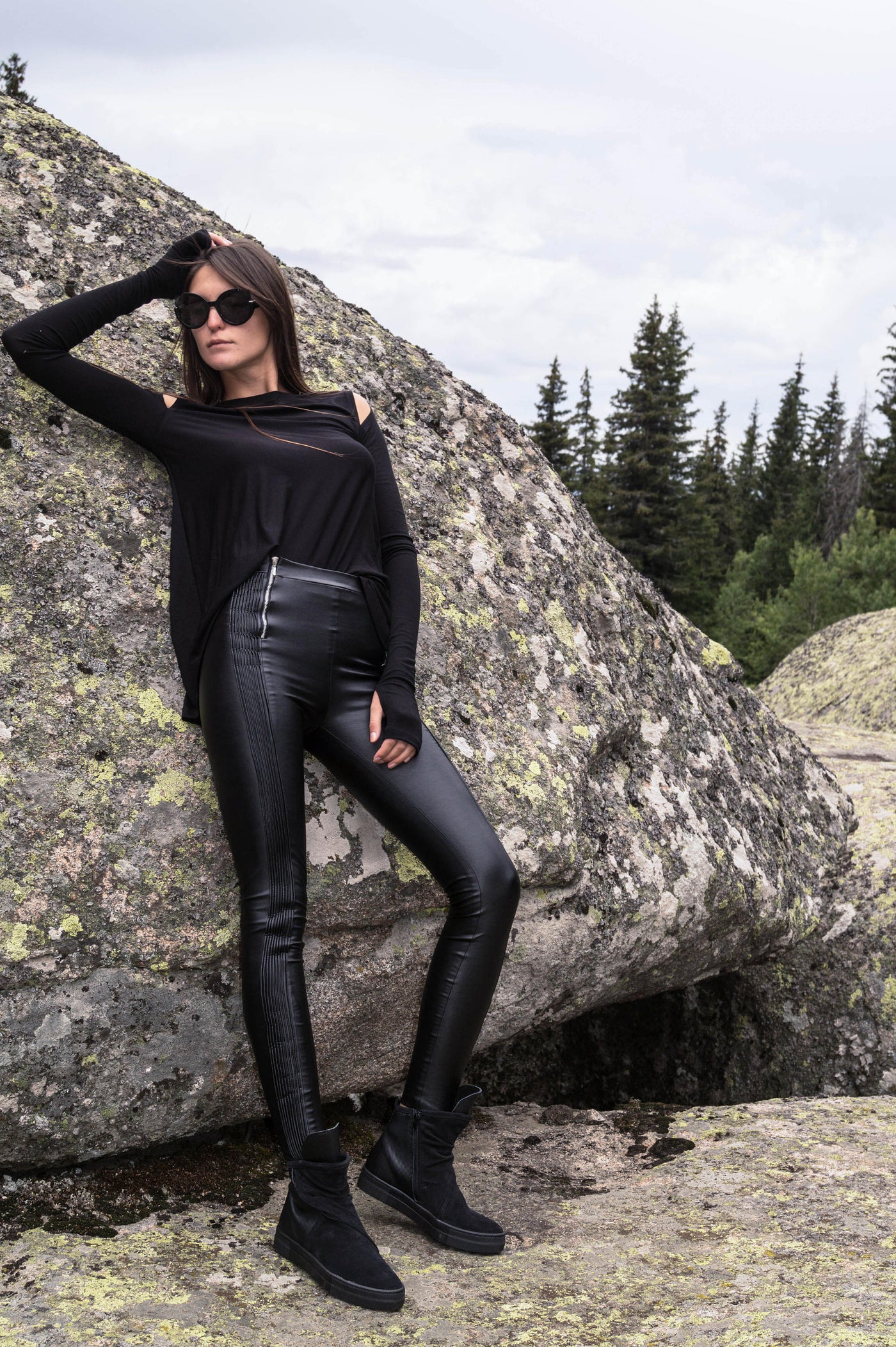 Black vegan leather leggings F1703