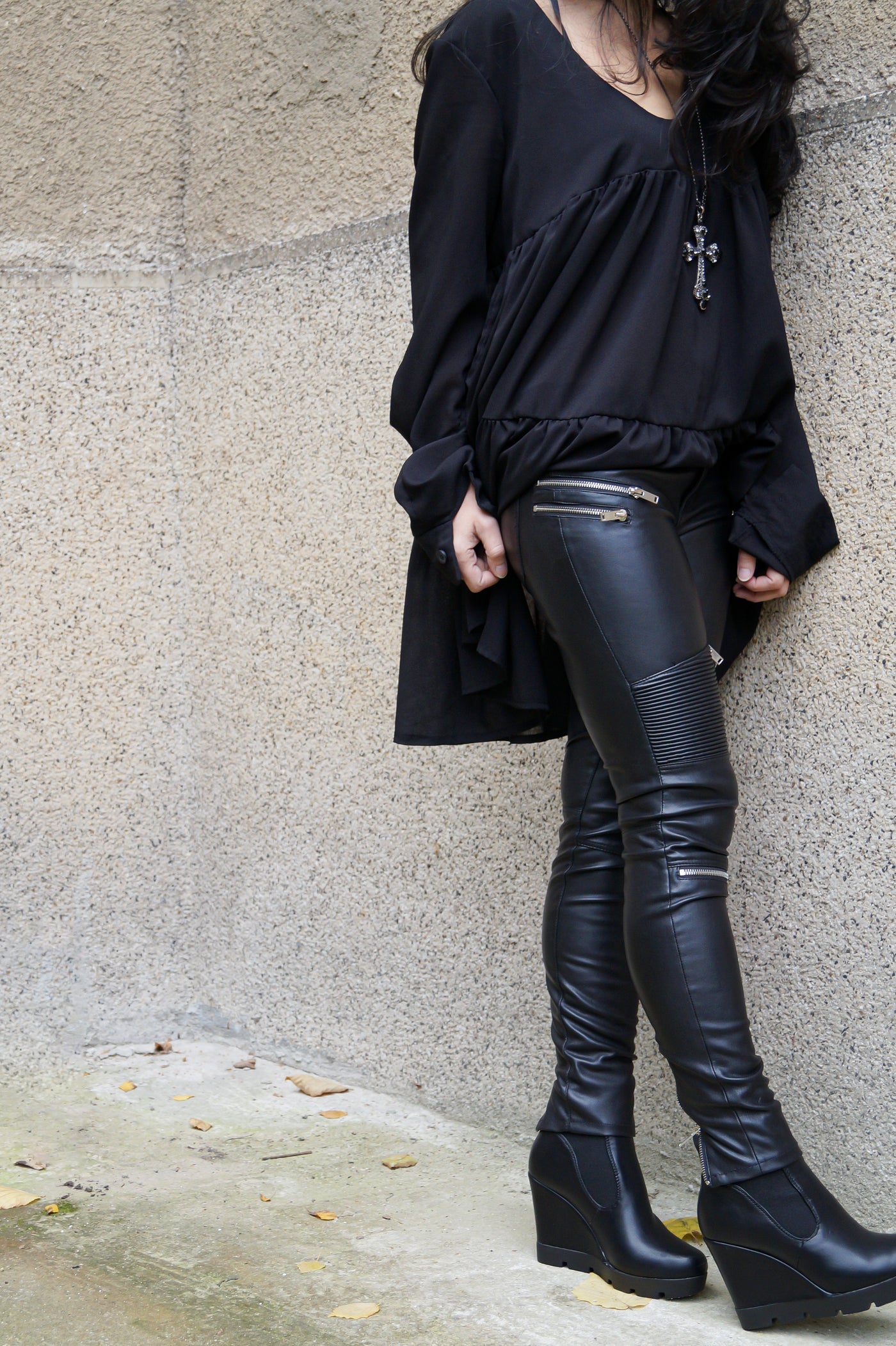 Black vegan leather leggings with zipper F1510